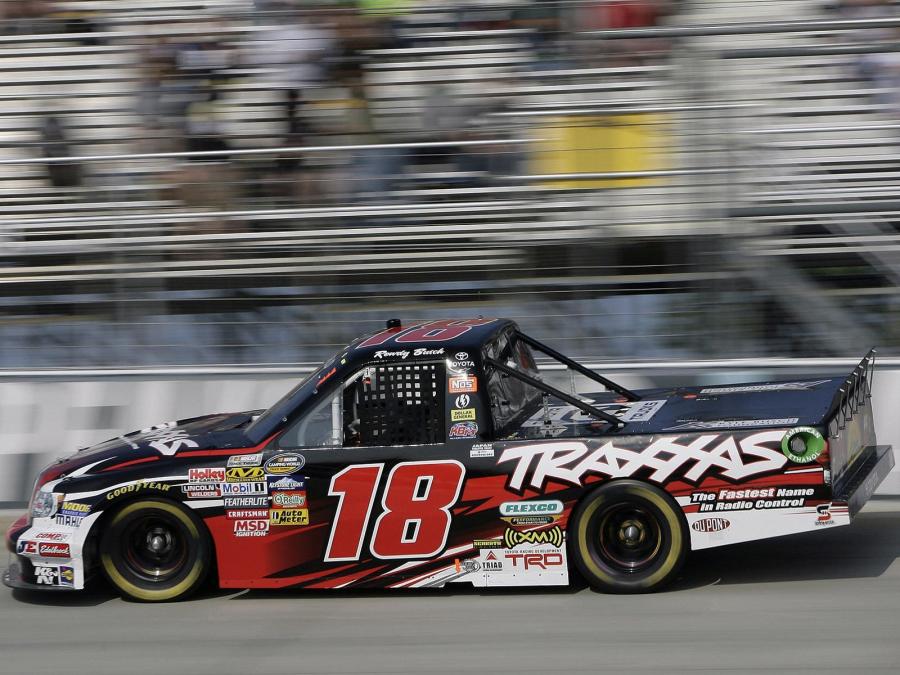  Toyota Tundra NASCAR Camping World Series Truck 2009 года  (фото 4 из 12)